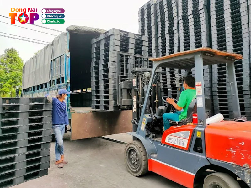 Pallet-nhua-mai-tram-dongnaitoplist
