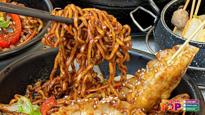 Top-5-dia-chi-an-mi-tuong-den-dong-nai-ngon-chuan-vi