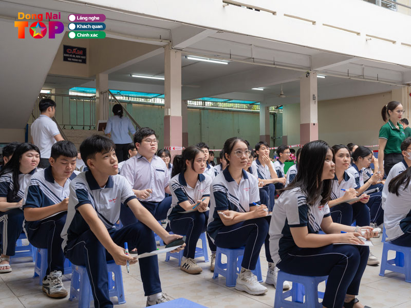 Truong-thpt-nguyen-khuyen-dongnaitoplist