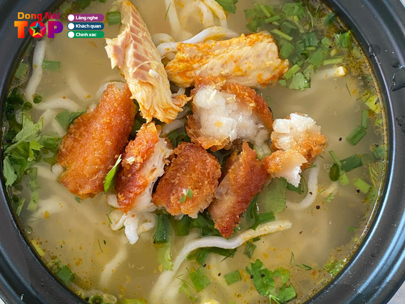 Banh-canh-ca-loc-thuong-hai-dongnaitoplist
