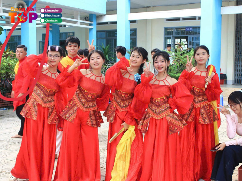 Trang-phuc-bieu-dien-ngoc-hung-phat-dongnaitoplist