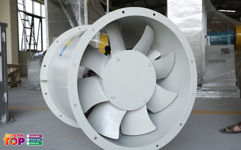 Quat-cong-nghiep-hoang-tuyen-dongnaitoplist-1