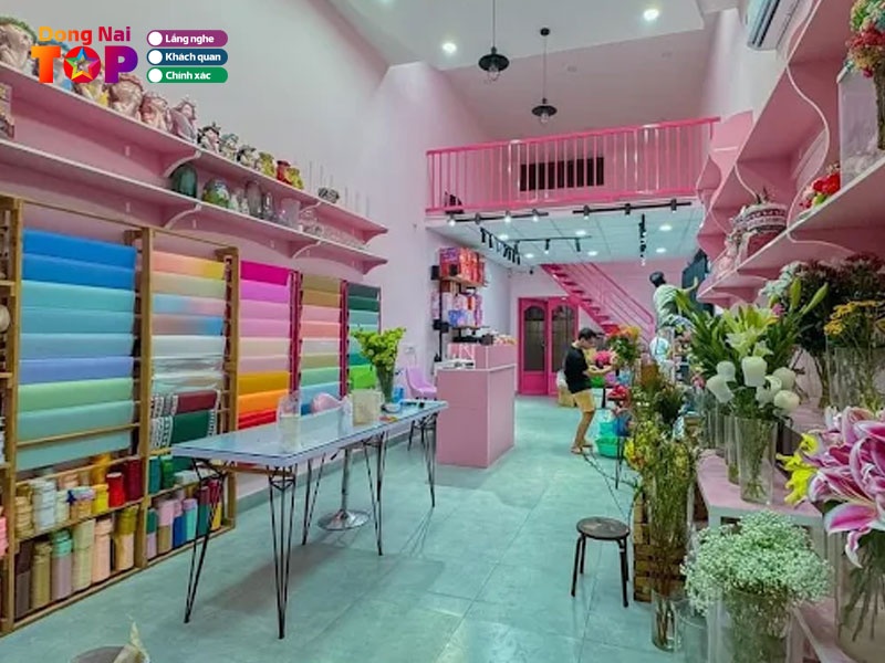 Kitty-flowers-dongnaitoplist