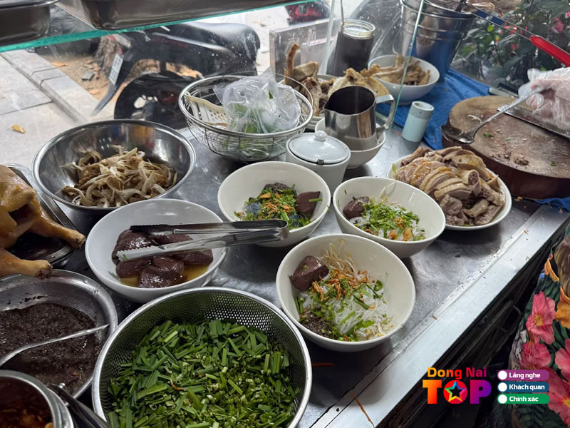 Bun-vit-nau-tieu-nam-thao-dongnaitoplist